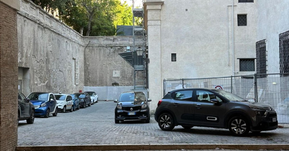 Palazzo Barberini, la bellezza di Caravaggio tra sporcizia e parcheggi
