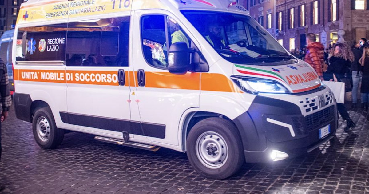 Scontro nella notte: muore scooterista. Coinvolto mezzo dell'esercito