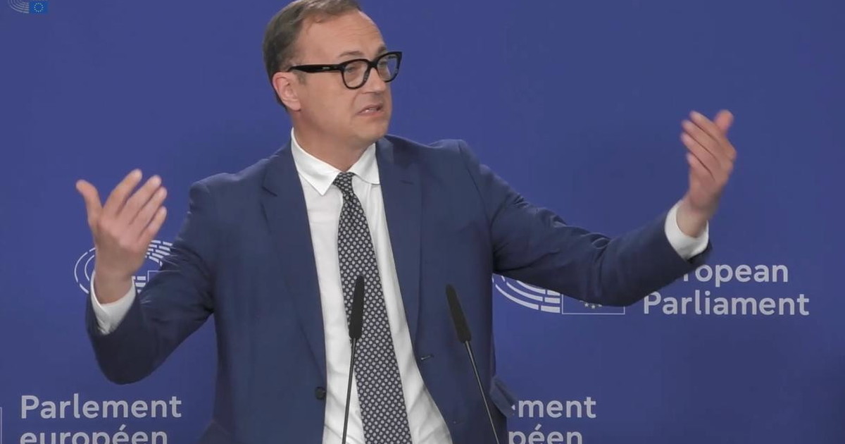 Il Tempo censurato dall'Ue, Cerno: Il fascismo oggi è rosso e sta a sinistra