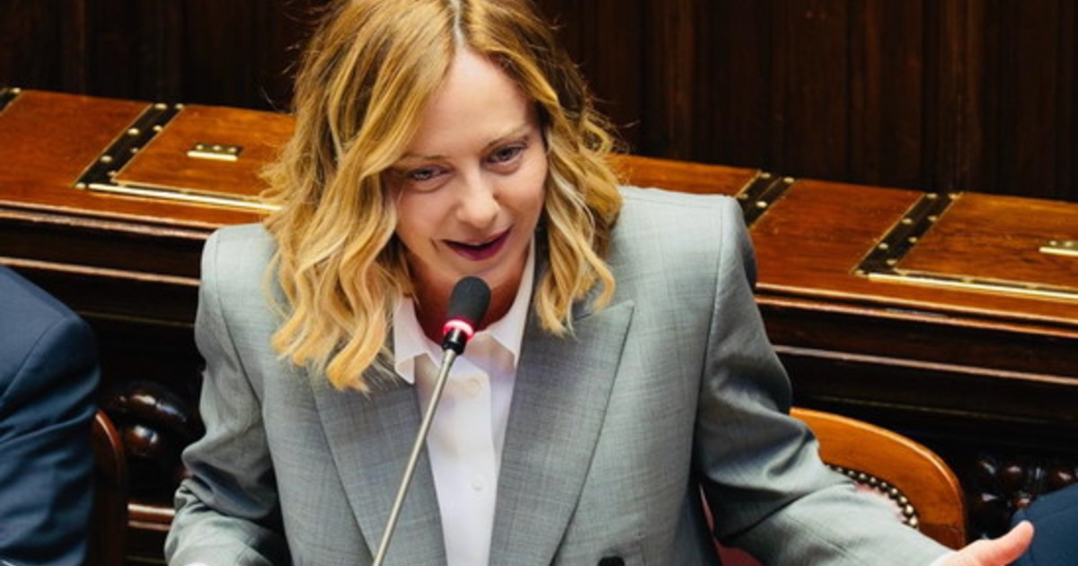 Su armi e sanità siete incoerenti: Meloni smaschera Schlein e Conte