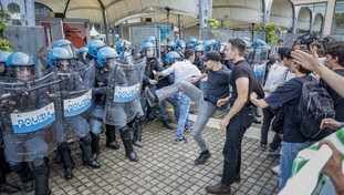 I Pro-Pal provano l'assalto al Salone del Libro per silenziare l'autore ebraico