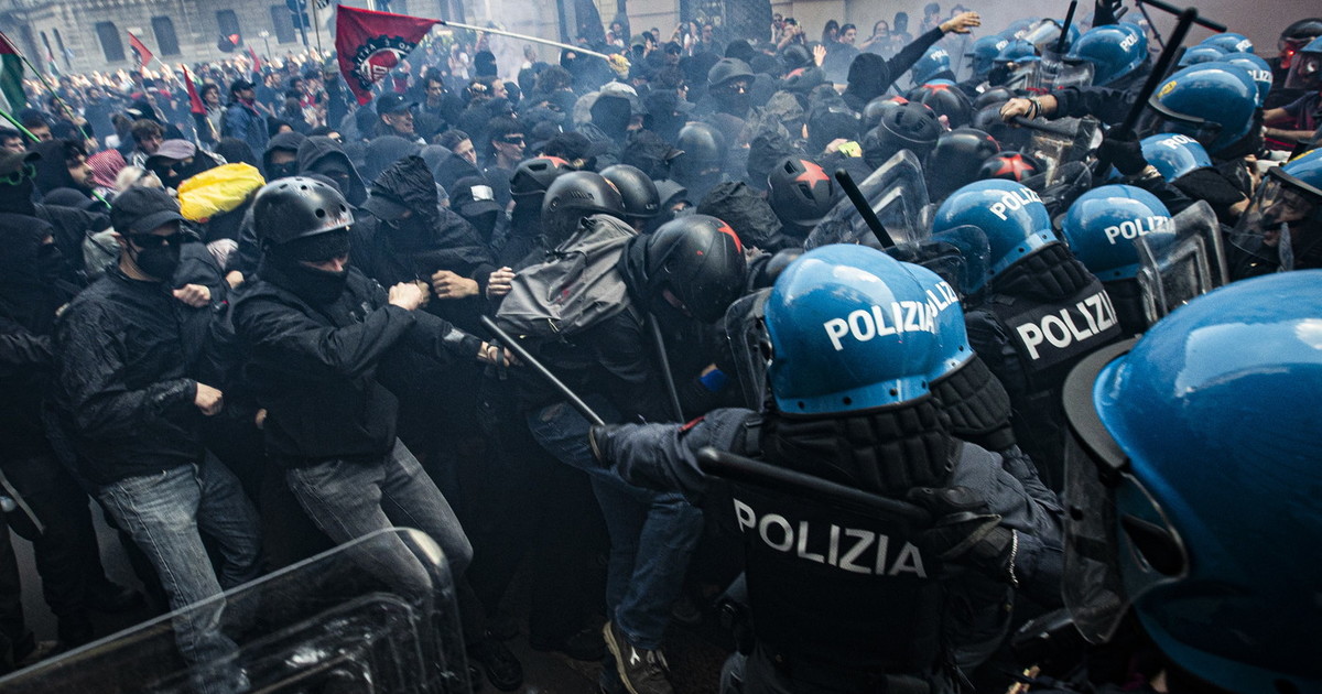 centri sociali e antifa mettono a ferro e fuoco milano contro il remigration summit