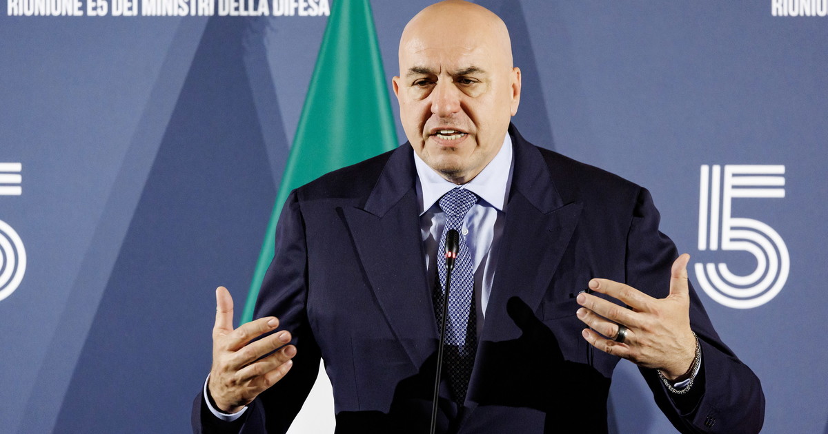 Schiaffone di Crosetto a Macron: “Ha sbagliato sull'Ucraina. Per la pace serve una Ue unita”