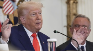 Scontro tra Casa Bianca e Harvard: sospeso il divieto sugli studenti stranieri