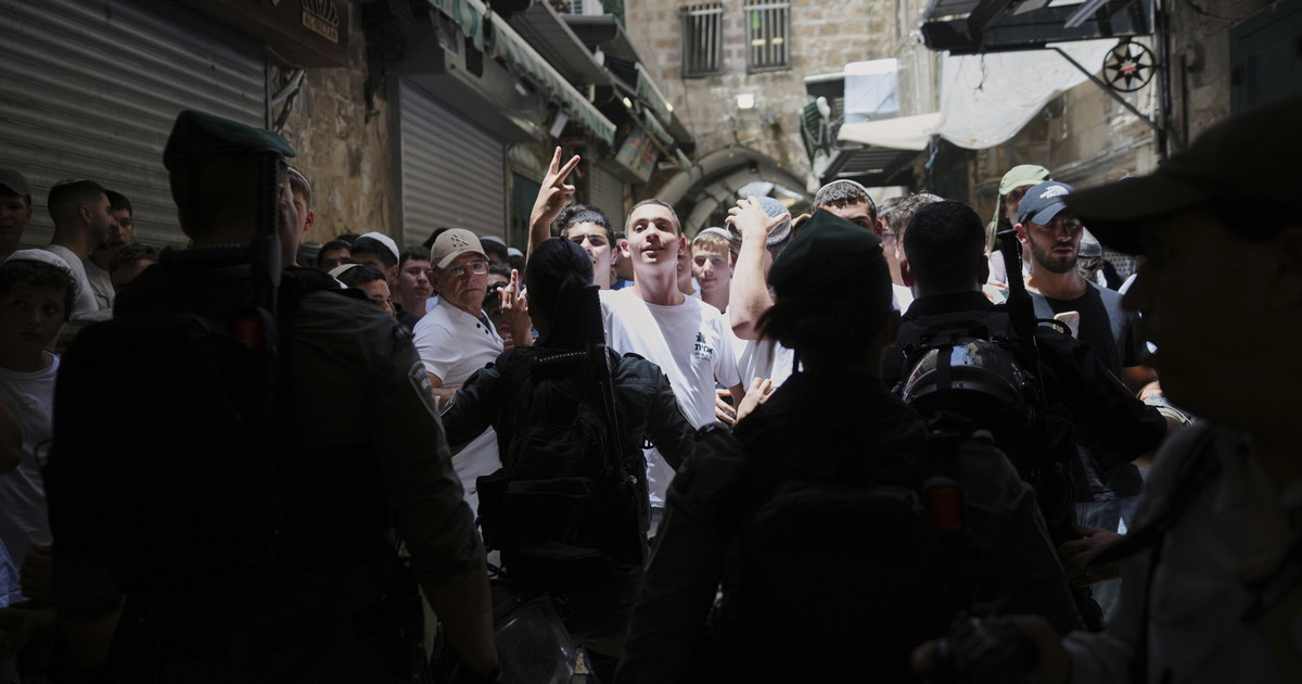 Gaza, attacco senza precedenti a Khan Yunis . Blitz di giovani israeliani contro gli arabi a Gerusalemme