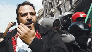 Sì al Dl Sicurezza. E il capo dei rivoltosi è l'assessore romano che occupa le case