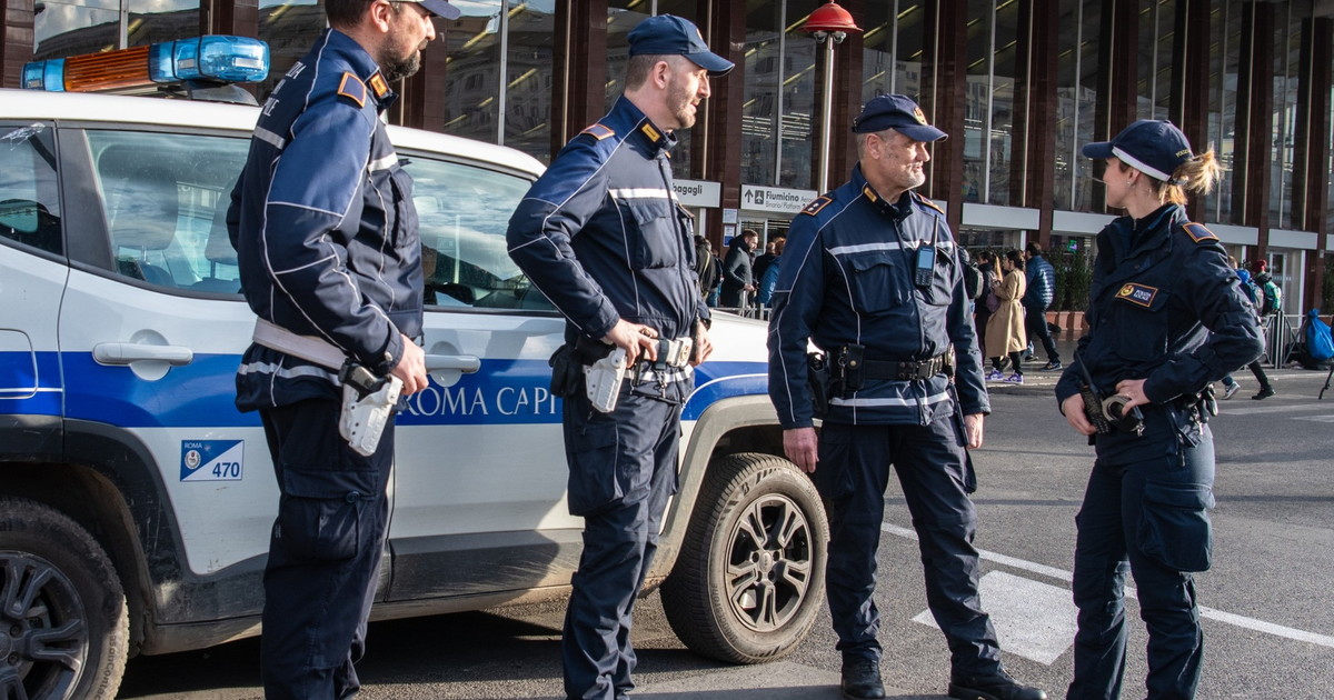 Ai pizzardoni 3800 pistole ma niente taser né giubbotti antiproiettile