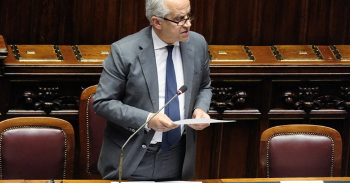 Confermo l'augurio. L'odio colpisce anche Piantedosi: parole choc sulle figlie