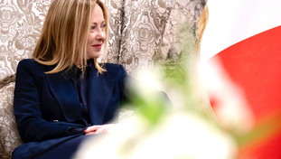 Libia chiama Italia, la sfida di Meloni mentre Tripoli è al collasso: il ril futuro del Mediterraneo