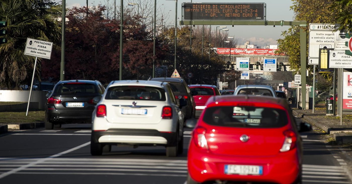 Stop diesel Euro 5, Salvini tuona: “Impediremo il blocco”