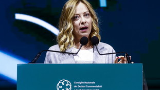 Ora tooca a voi! Meloni: taglierò le tasse al ceto medio. L'ipotesi sui redditi fino a 60mila euro