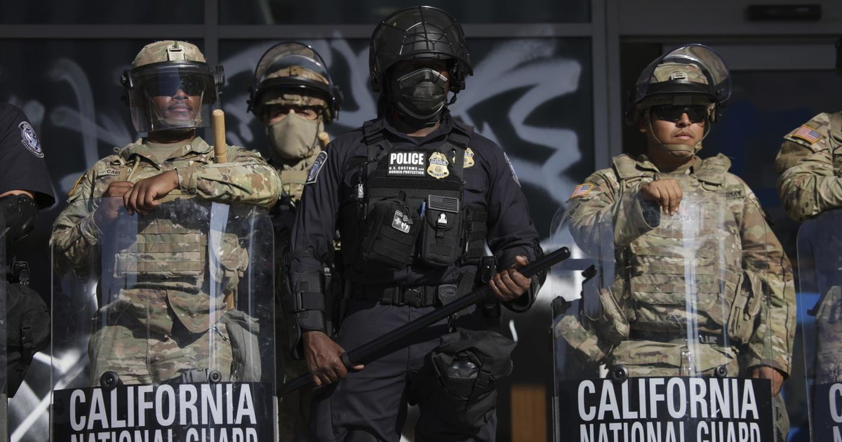 Coprifuoco a Los Angeles: 400 arresti. Casa Bianca: irregolari a Guantanamo fake news