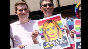 Roma Pride, il cartello sessista di Magi contro Meloni. FdI: solo odio e volgarità
