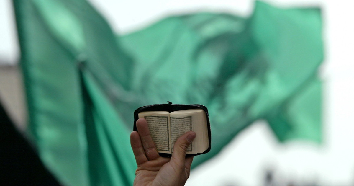 L'angelo legge il Corano. Islamizzazione a scuola: La sinistra applaude?