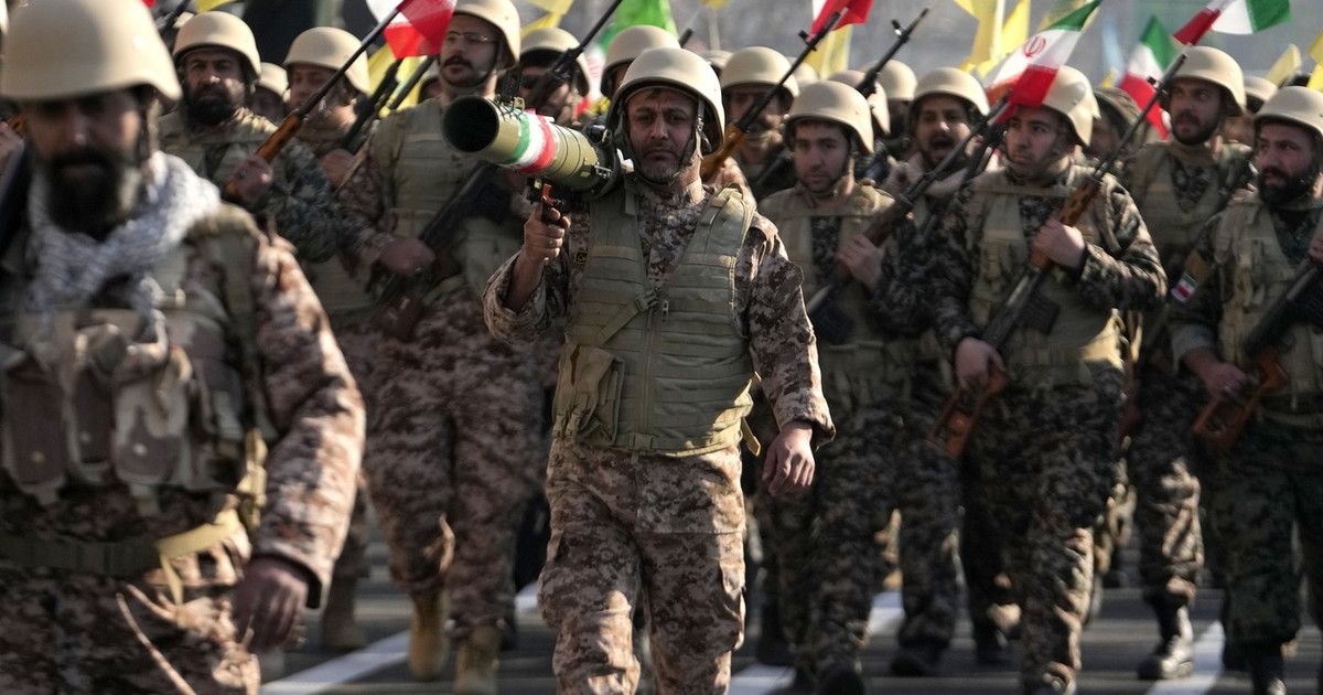 Ucciso Ali Shadmani, il militare vicino a Khamenei. Che succede a Teheran