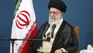 “Non si fida più nemmeno delle sue guardie” Khamenei circondato dal Mossad