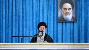 Khamenei non fa passi indietro davanti a Trump: “La battaglia ha inizio”. Altri missili su Israele
