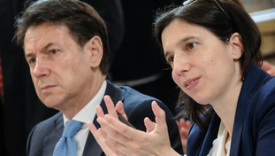 Il corteo anti riarmo spacca il Pd. Schlein segue Conte, ma i riformisti dem vanno all'attacco