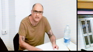 Cospito, il legale saluta l'anarchico dopo il colloquio: segnalato all'Ordine