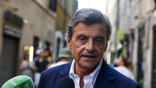 Calenda vede la democrazia al collasso e la spara grossa: vuole una nuova Costituzione