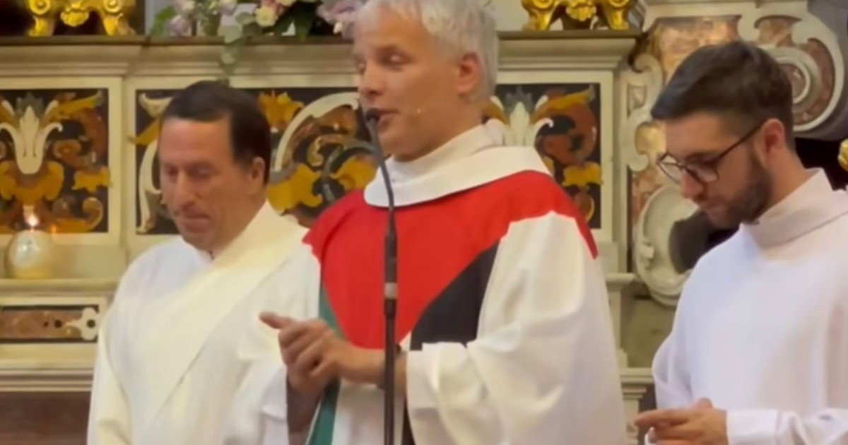 Sorrento, il parroco ProPal: “Assomiglierò a Gesù”. Cosa spunta durante la messa