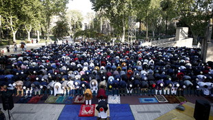 Smettiamola di compiacere chi ci tratta da nemici. Fermiamo la nuova Moschea di Roma