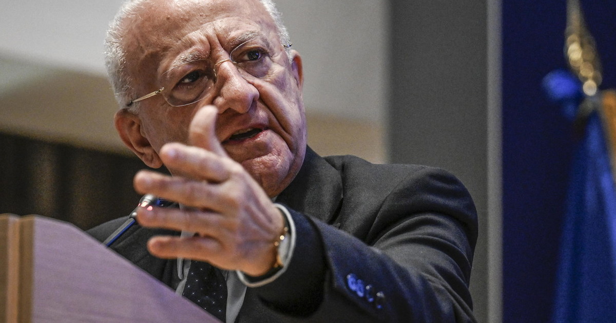 No al terzo mandato ma piace agli italiani. Lo sfogo di De Luca e i dementi del Pd