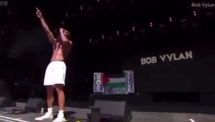 Morte alle Idf. Bufera per le frasi choc su Israele: pugno duro degli Usa con Bob Vylan