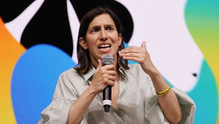 La guerra dei soliti riformisti Pd che abbaiano ma non mordono. Schlein minaccia: “Se esagerate non vi candido”