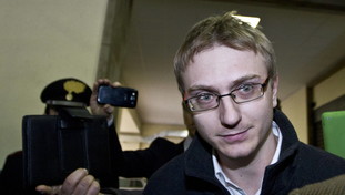 La Cassazione rigetta il ricorso: “Stasi resta in semilibertà”. Il caso delle impronte