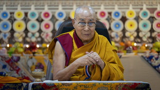 Il Dalai Lama fa arrabbiare la Cina: “Decidiamo noi il successore”. Caos in Tibet