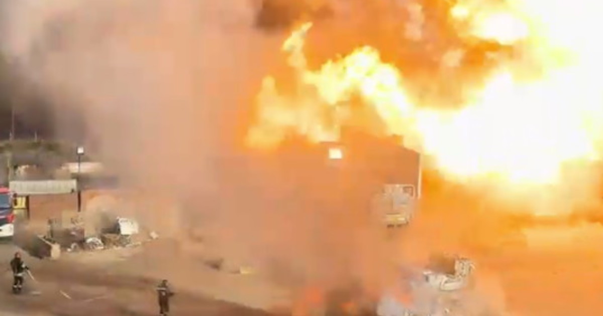 L'incendio poi la devastante esplosione. Il video choc che mostra tutto. Gualtieri: evitata una strage