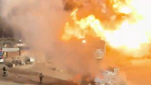 L'incendio poi la devastante esplosione. Il video choc che mostra tutto. Gualtieri: evitata una strage