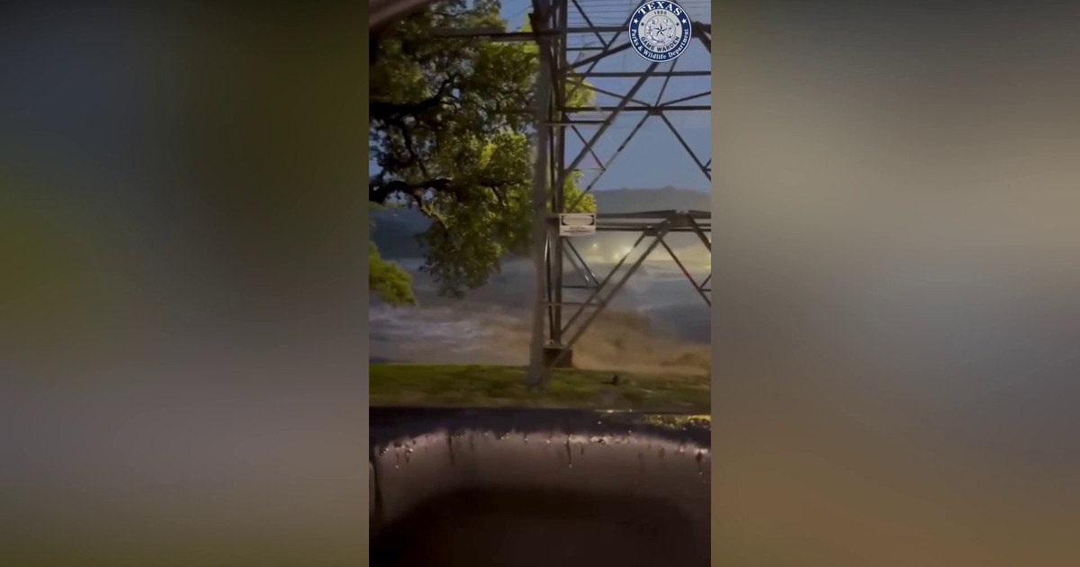 Alluvioni in Texas, le immagini della piena del fiume Guadalupe