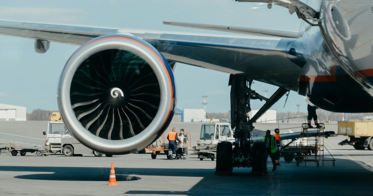 aeroporto di bergamo entra in pista e muore risucchiato dal motore di un velivolo