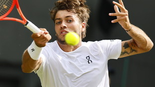 Cobolli lotta ma si piega a Djokovic: sarà lui in semifinale con Sinner