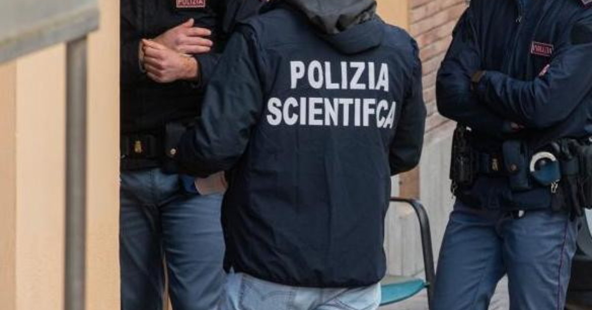 Precipita dal terrazzo dopo la lite per un debito: Omicidio, c'è un indagato