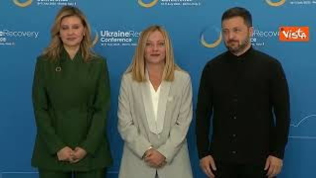 meloni riceve zelensky e la moglie olena alla conferenza per la ricostruzione dell ucraina a roma