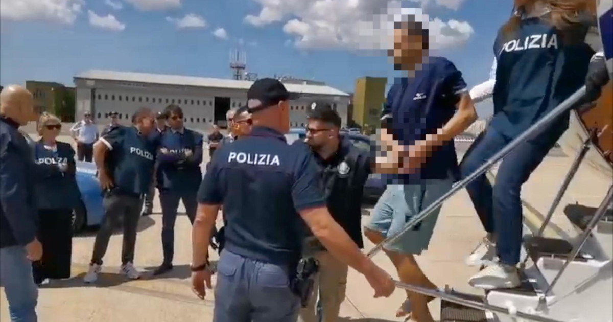 kaufmann torna italia e va in carcere a rebibbia caos e crisi sul volo giallo sul malore