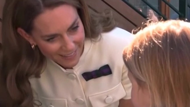 Kate torna a Wimbledon: quel sorriso che allontana i brutti momenti | VIDEO