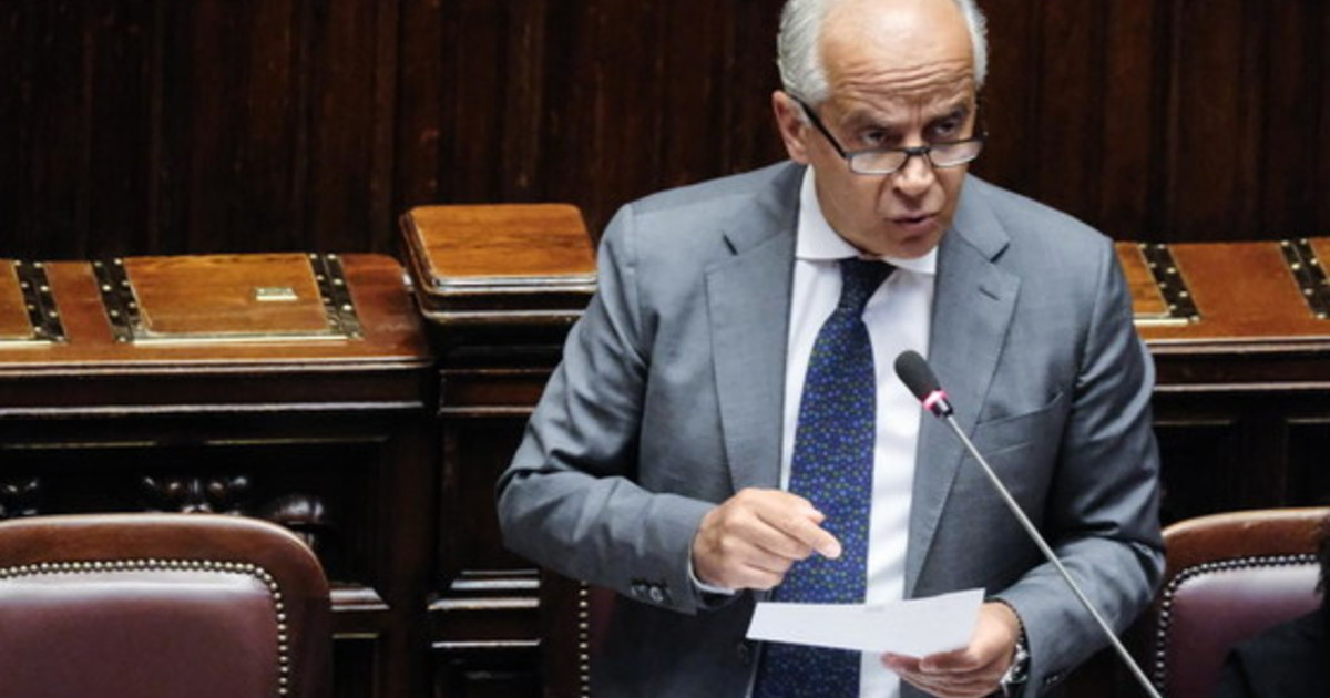 Piantedosi rivendica il contrasto all'immigrazione irregolare e difende Salvini: Imputabile anch'io