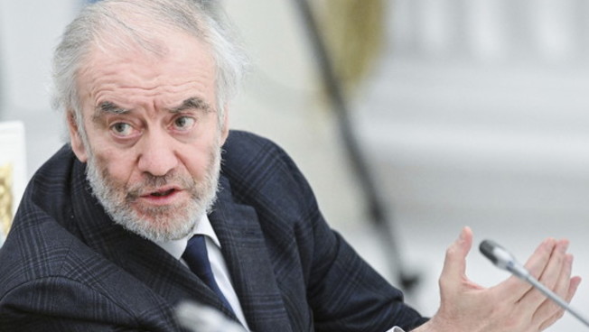 De Luca, su Gergiev chi decide limite tra opinione e propaganda?