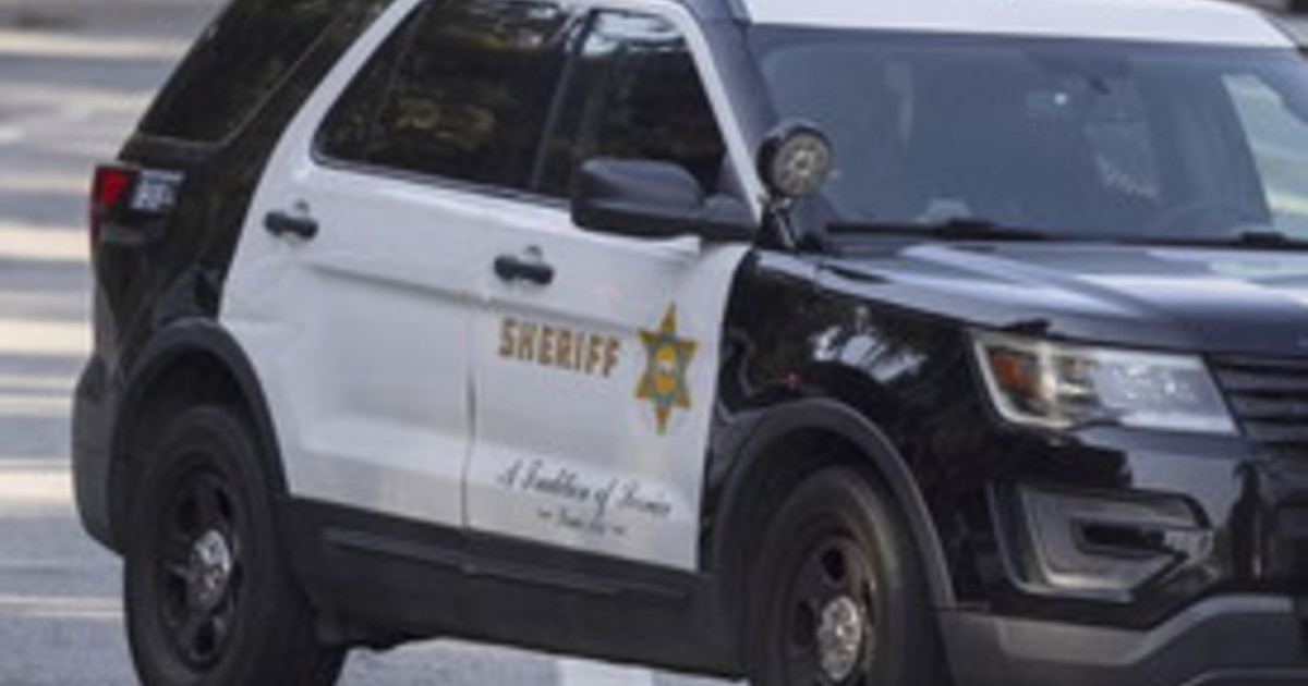 Los Angeles, auto contro la folla: almeno venti feriti di cui cinque gravi Los Angeles, auto contro la folla: almeno venti feriti di cui cinque gravi