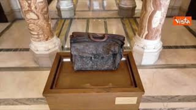 Ob obletnici bombnega napada na Paolo Borsellina razstavljena njegova torba