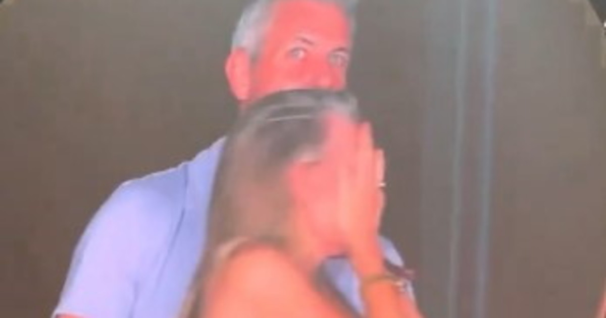 La mossa del Codacons dopo il caso degli amanti beccati dalla kiss cam: "Vietarne l La mossa del Codacons dopo il caso degli amanti beccati dalla kiss cam: "Vietarne l