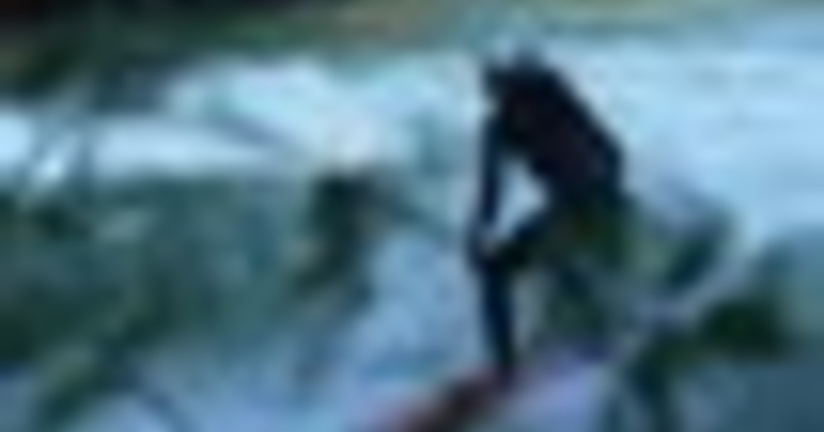 A Monaco torna il surf fluviale sulle onde dell'Eisbach