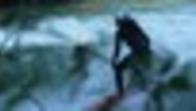 A Monaco torna il surf fluviale sulle onde dell'Eisbach