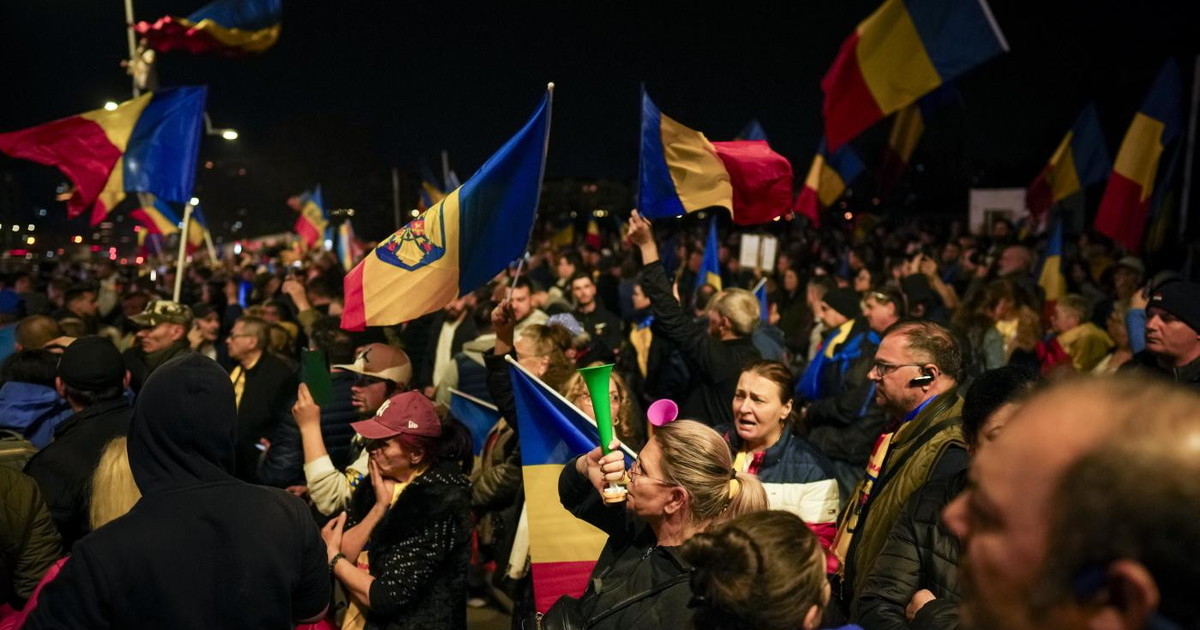 Proteste senza sosta in Romania per le elezioni, ma nessuno ne parla Proteste senza sosta in Romania per le elezioni, ma nessuno ne parla