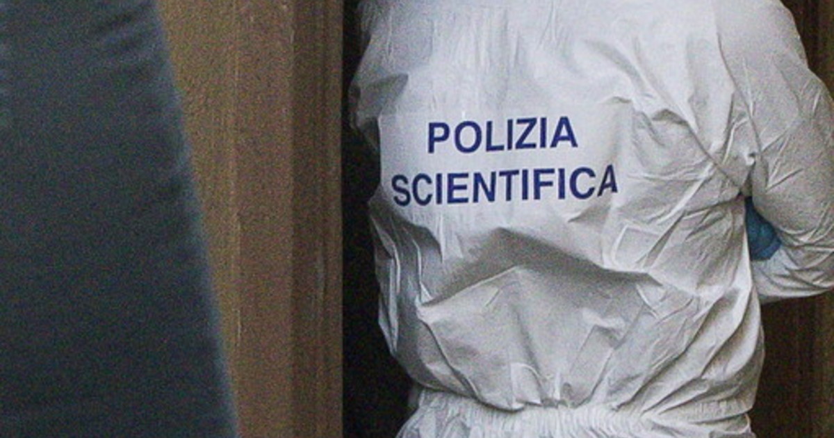 Giallo a Roma, corpo di donna tra le sterpaglie: "Morta due settimane fa" Giallo a Roma, corpo di donna tra le sterpaglie: "Morta due settimane fa"