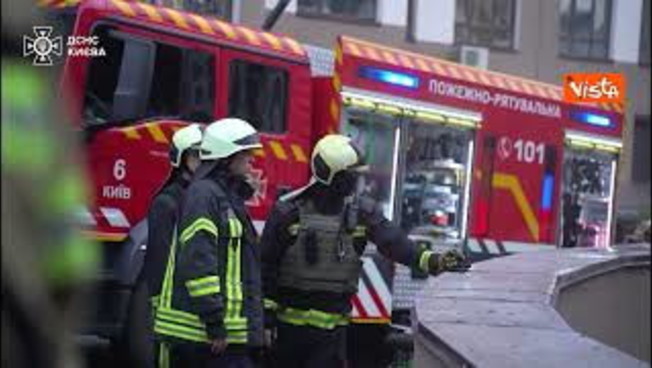 420 droni russi contro l'Ucraina, due morti e una quindicina di feriti, le immagini dei soccorsi